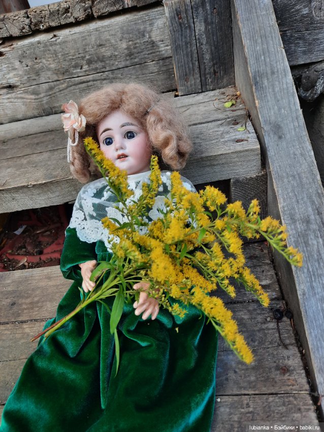 Немного изумруда в погожий осени денёк