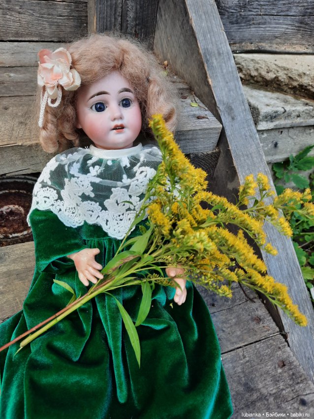 Немного изумруда в погожий осени денёк