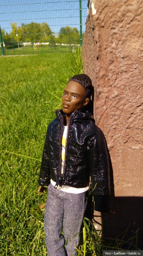 Кен Джон looks и солнечный денек