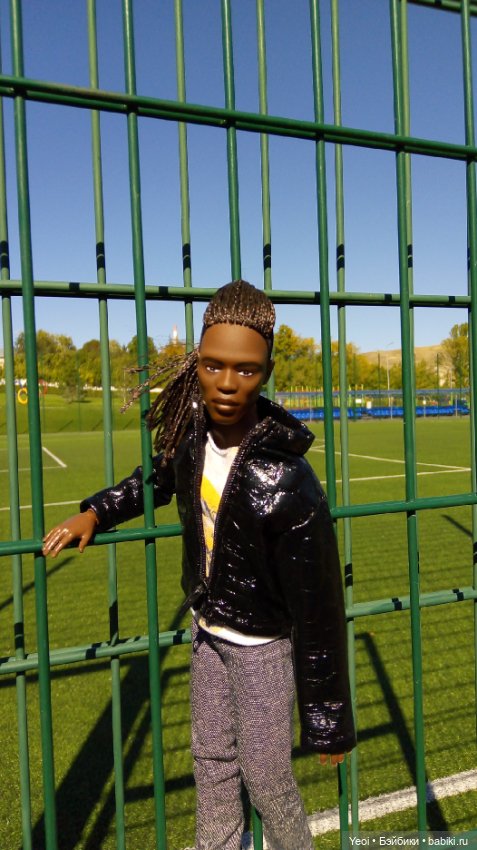 Кен Джон looks и солнечный денек