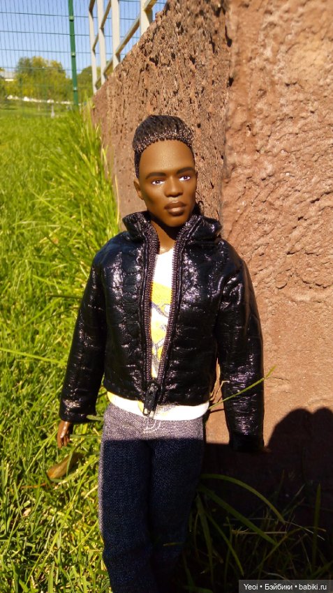 Кен Джон looks и солнечный денек