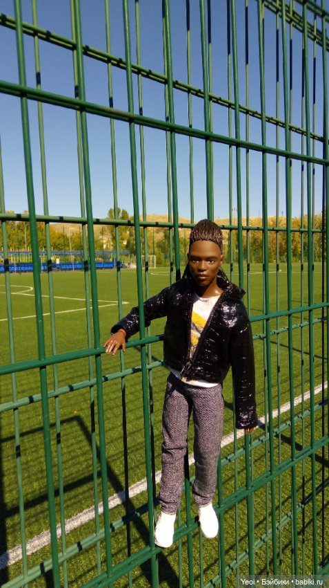 Кен Джон looks и солнечный денек