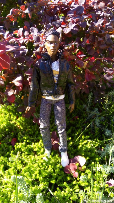 Кен Джон looks и солнечный денек