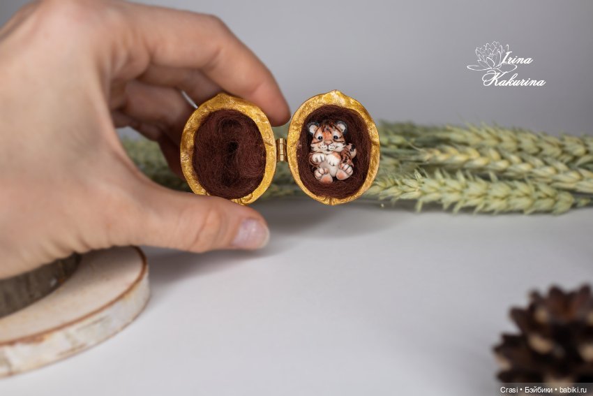 Миниатюрный тигрёнок в орешке (фото 6)