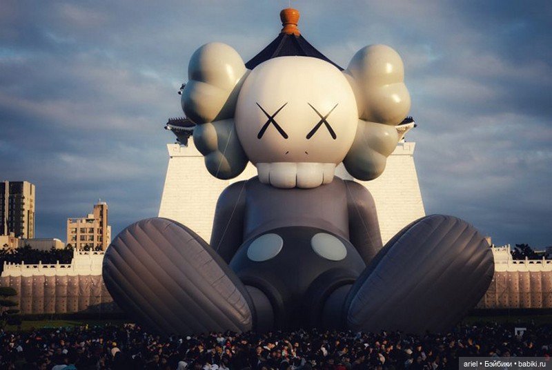 Известные скульптуры KAWS (фото 6)