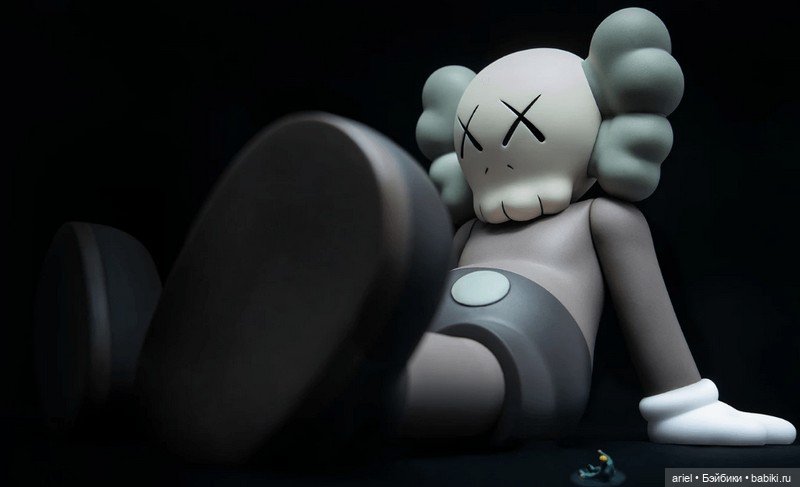 Известные скульптуры KAWS