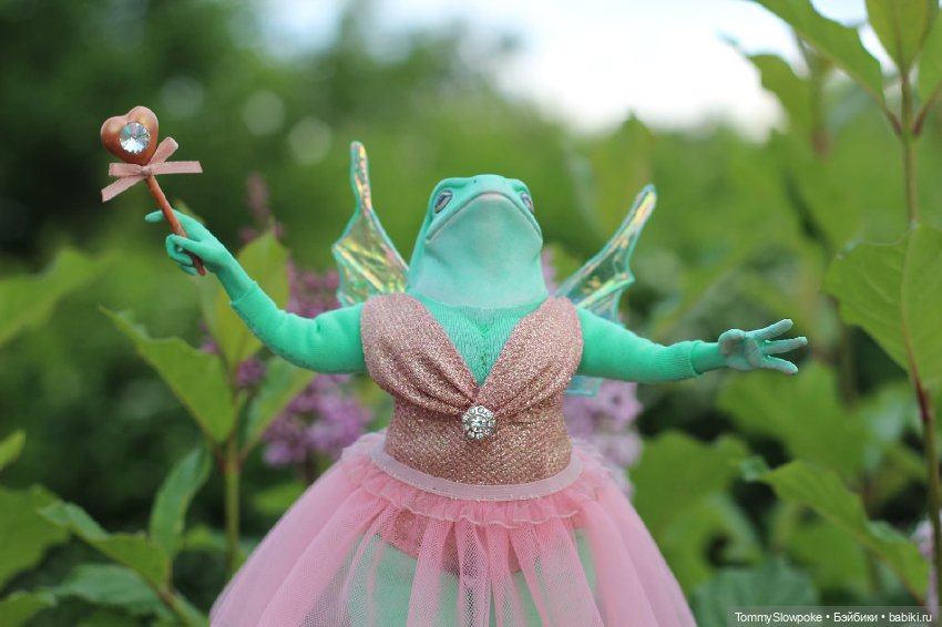 Фантастические лягушки — Авторские игрушки из разных материалов: синельная проволока