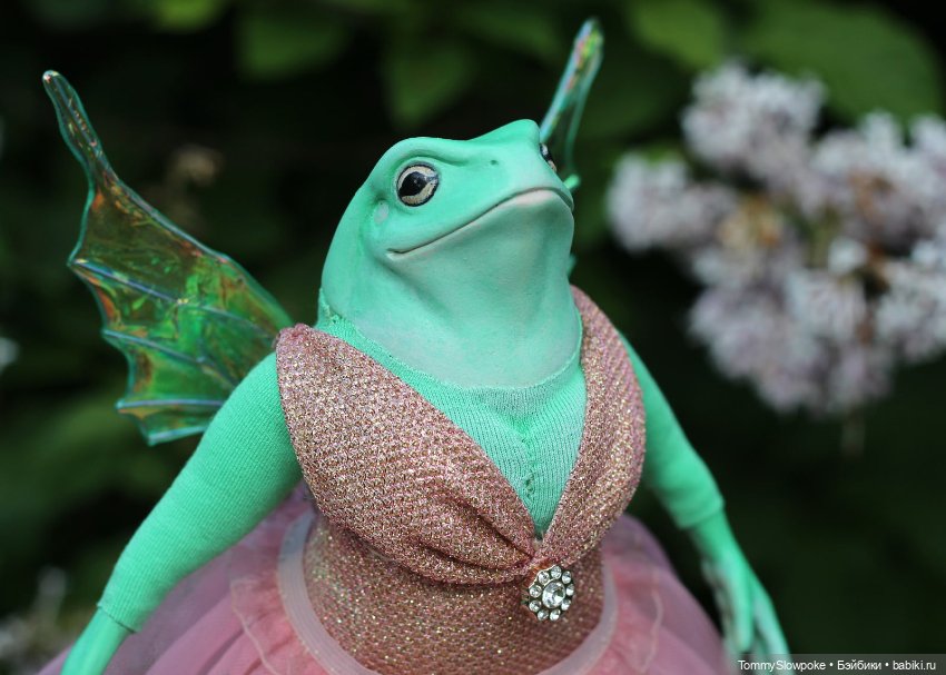 Фантастические лягушки — Авторские игрушки из разных материалов: синельная проволока