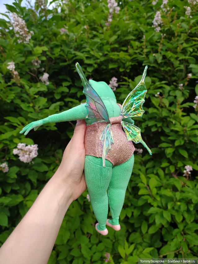 Фантастические лягушки — Авторские игрушки из разных материалов: синельная проволока
