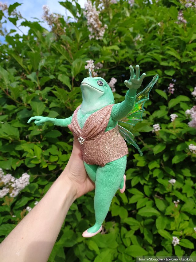 Фантастические лягушки — Авторские игрушки из разных материалов: синельная проволока