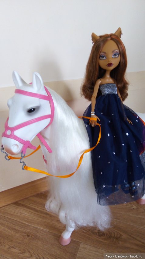 Фото Монстер Хай Клодин (42см) в платье и костюме из детской юбки