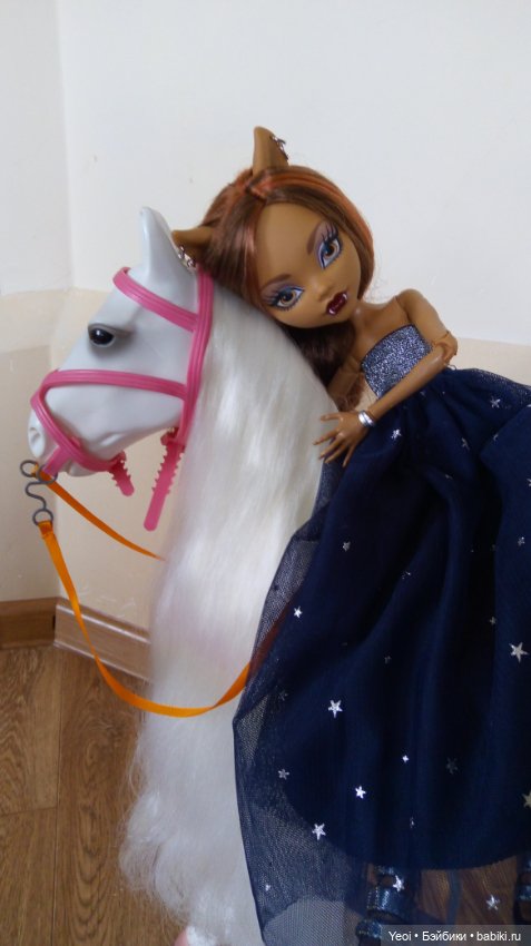 Фото Монстер Хай Клодин (42см) в платье и костюме из детской юбки