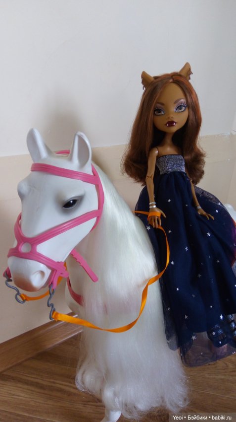 Фото Монстер Хай Клодин (42см) в платье и костюме из детской юбки