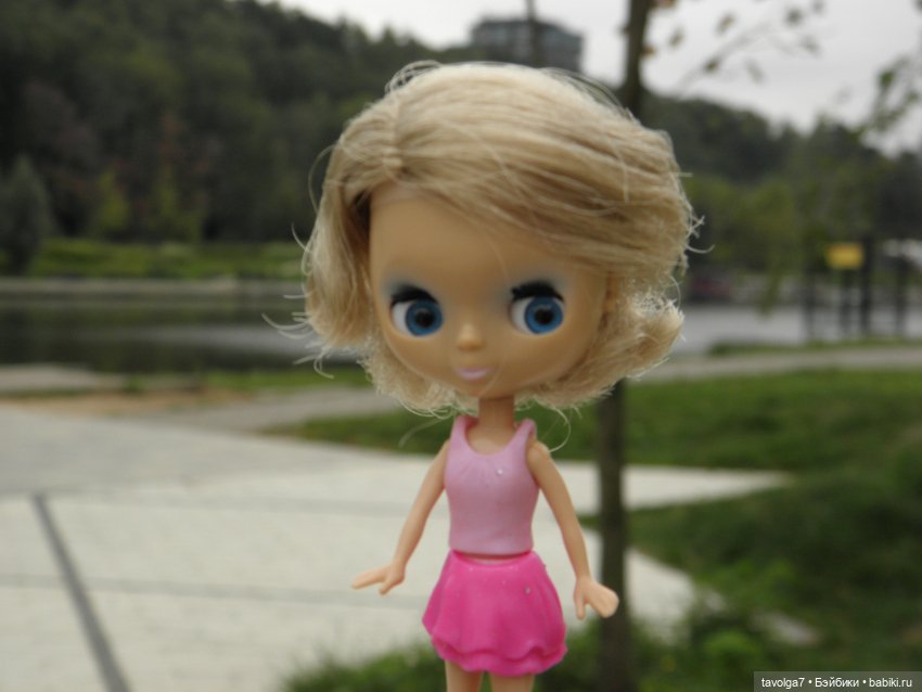 Blythe Petite от Takara на телах Polly Pocket