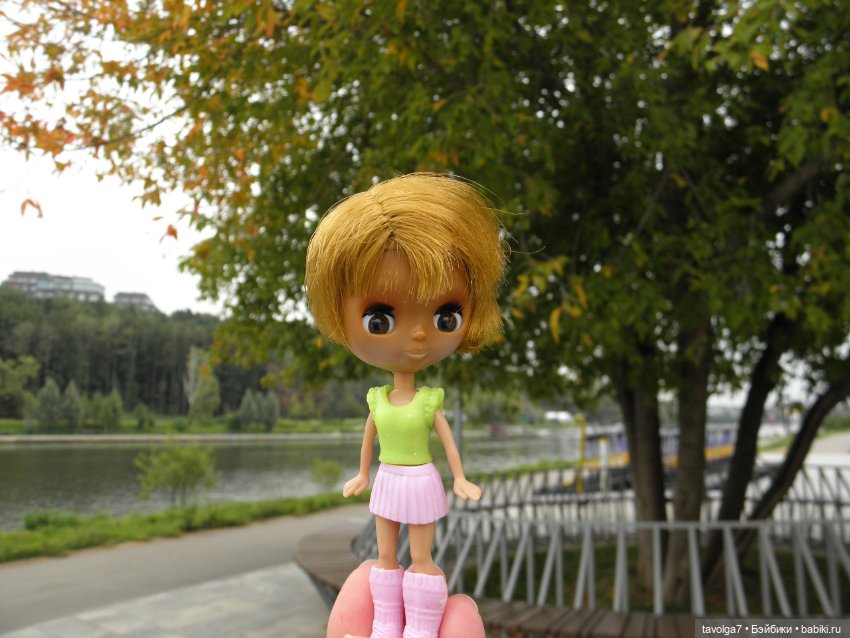 Blythe Petite от Takara на телах Polly Pocket (фото 5)