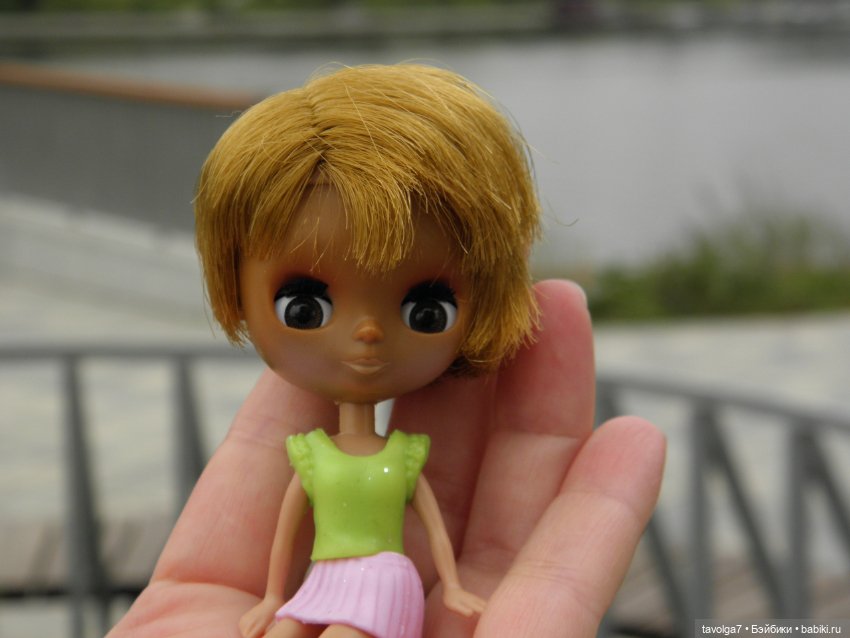 Blythe Petite от Takara на телах Polly Pocket