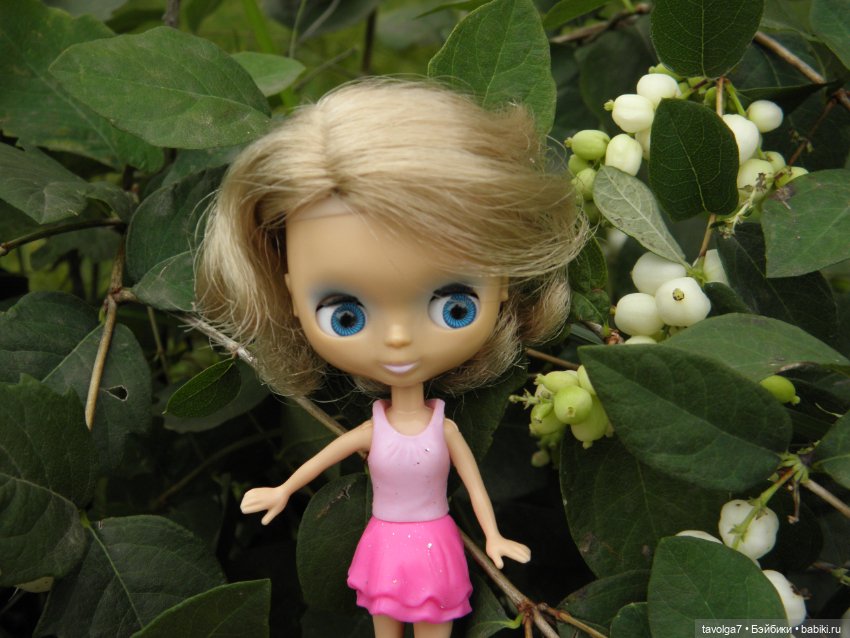 Blythe Petite от Takara на телах Polly Pocket