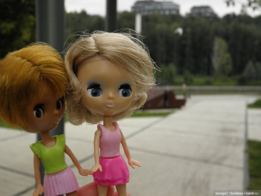 Blythe Petite от Takara на телах Polly Pocket