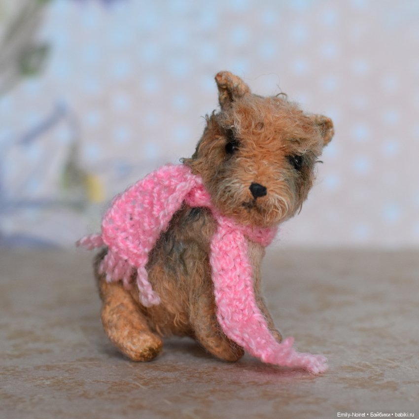 Миленькое, маленькое и в розовом шарфе