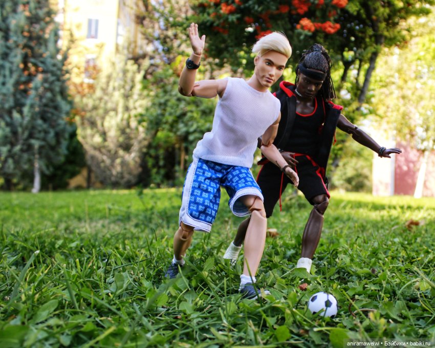 Товарищеский матч — Куклы Barbie (Барби): Looks (фото 3)