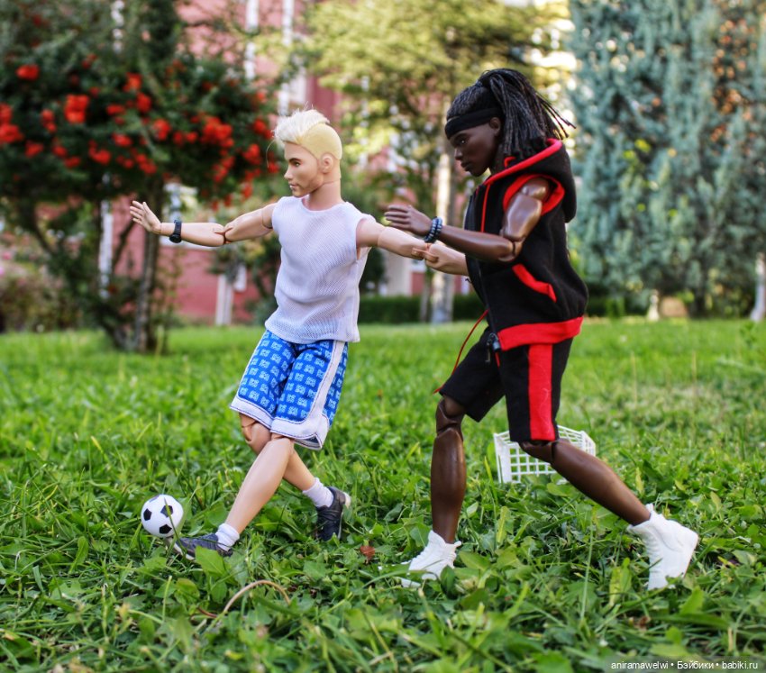 Товарищеский матч — Куклы Barbie (Барби): Looks (фото 2)