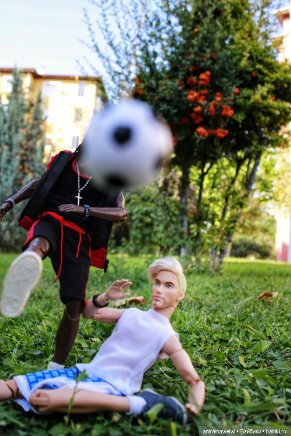 Товарищеский матч — Куклы Barbie (Барби): Looks (фото 7)