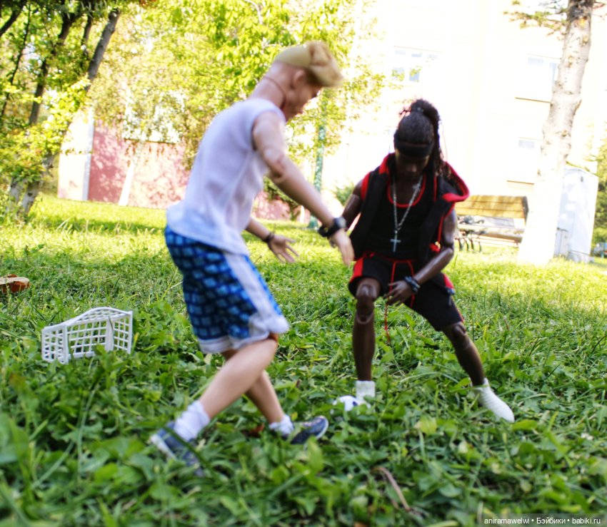 Товарищеский матч — Куклы Barbie (Барби): Looks