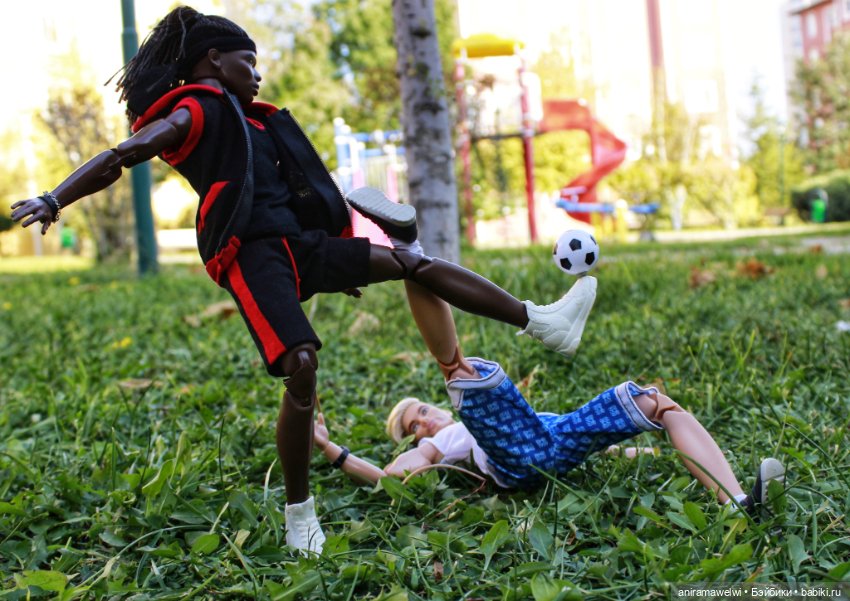 Товарищеский матч — Куклы Barbie (Барби): Looks