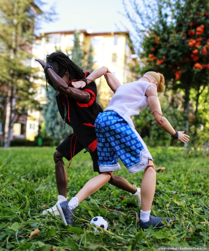 Товарищеский матч — Куклы Barbie (Барби): Looks