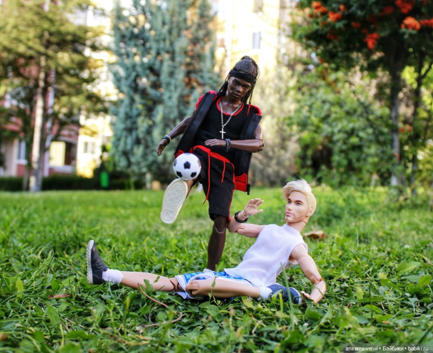 Товарищеский матч — Куклы Barbie (Барби): Looks (фото 6)