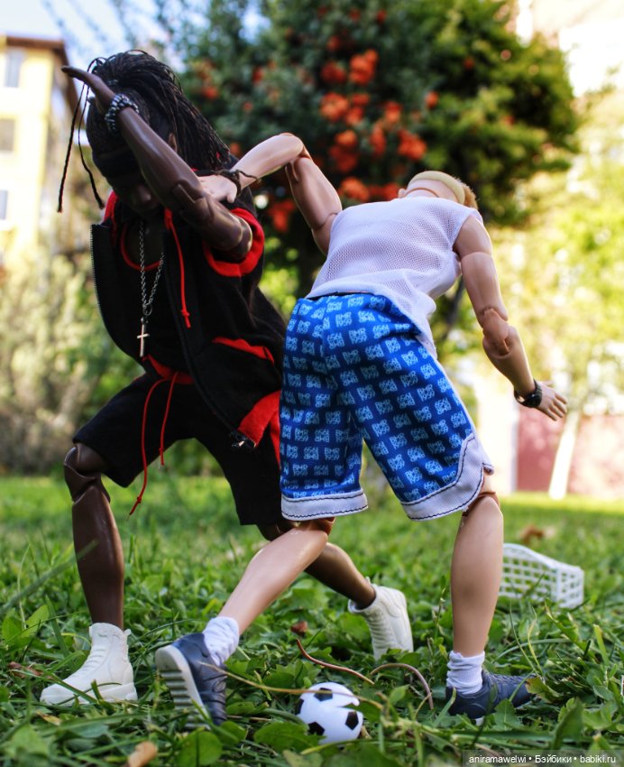 Товарищеский матч — Куклы Barbie (Барби): Looks