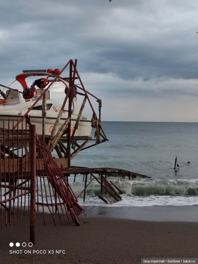 Осень, Крым, куколки отдыхают на море