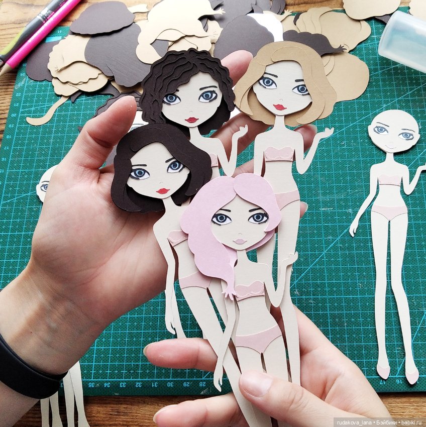 Новые работы — Бумажные куклы с одеждой для вырезания: шаблоны