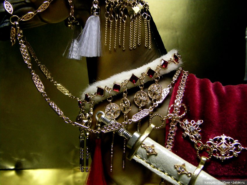 Коллекционная фигурка коня в восточной сбруе