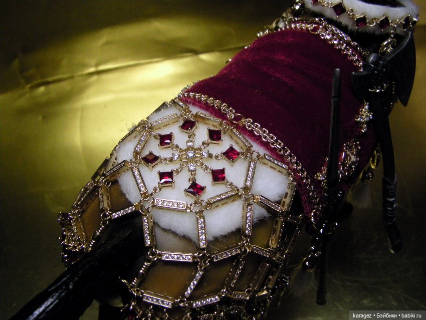 Коллекционная фигурка коня в восточной сбруе (фото 8)