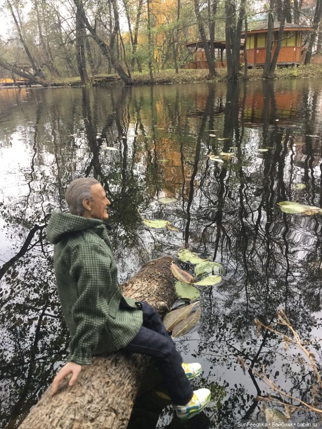 Матвей Сергеевич на прогулке с Сенсеем