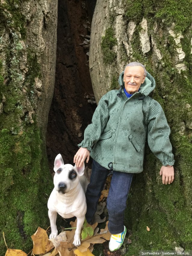 Матвей Сергеевич на прогулке с Сенсеем