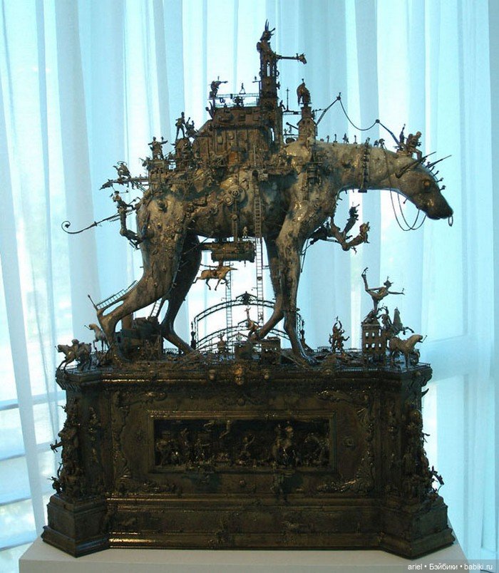 Крис Кукси скульптура и гротеск