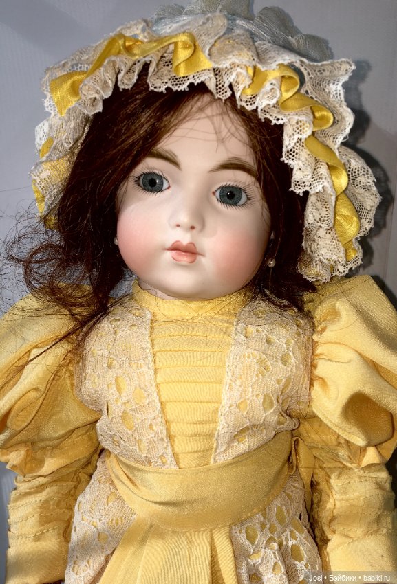 Bru в жёлтом Сероглазая красавица