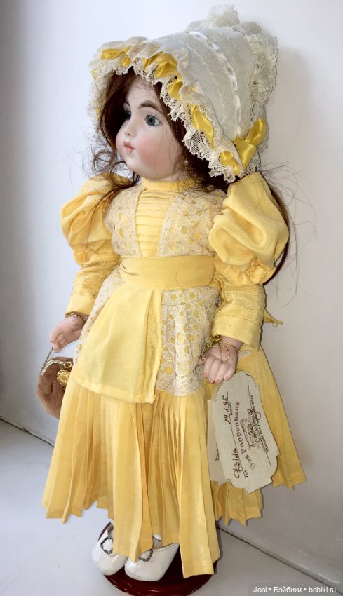 Bru в жёлтом Сероглазая красавица