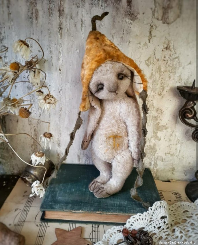 Зайчик, авторская игрушка с выкройкой, автор Елена Миронова