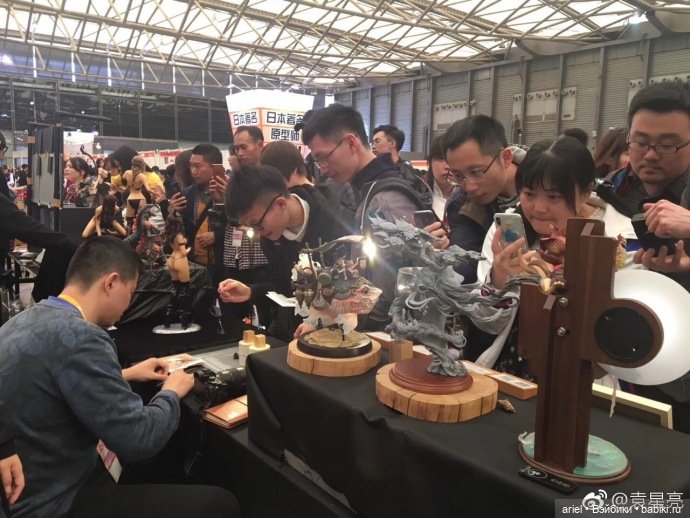 Современное искусство от Юань Синьлян (Yuan Xing Liang)