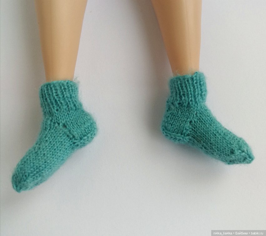 Вязать носки кукле