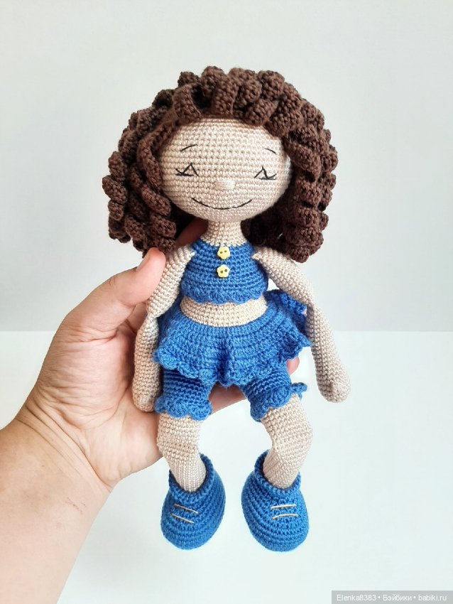 Куклы бывают разные. Даже вязаные