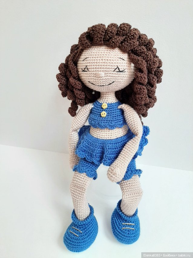 Куклы бывают разные. Даже вязаные