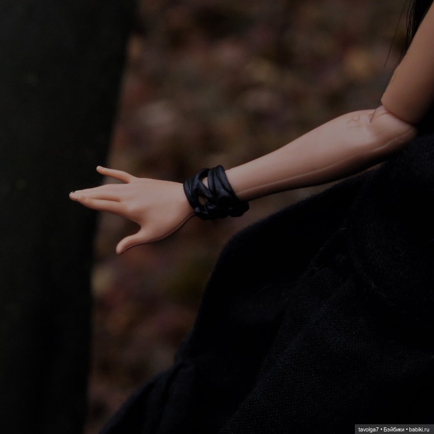 Сериз и Мэделин в ноябрьском лесу