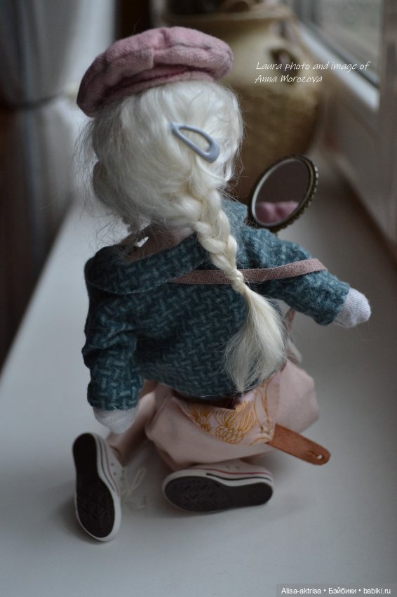 Птичка Лора - студентка музыкального училища