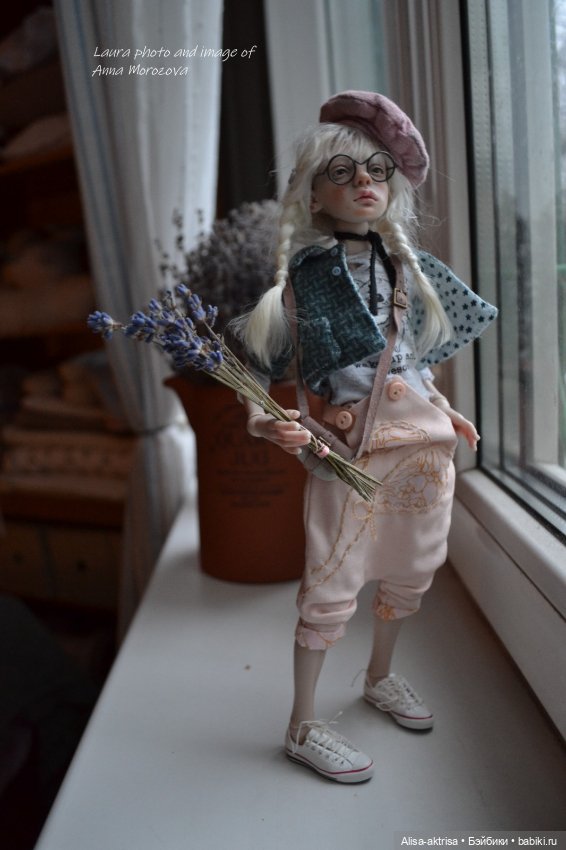 Птичка Лора - студентка музыкального училища