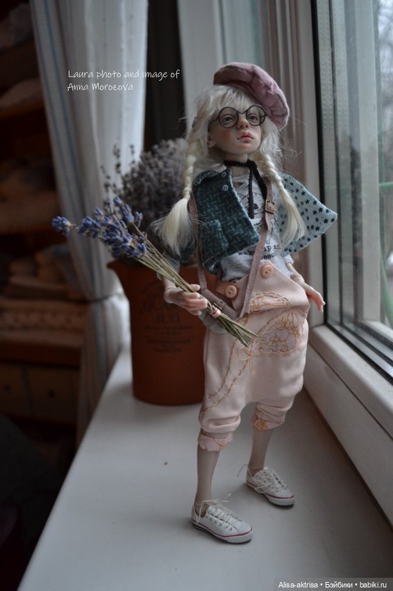 Птичка Лора - студентка музыкального училища