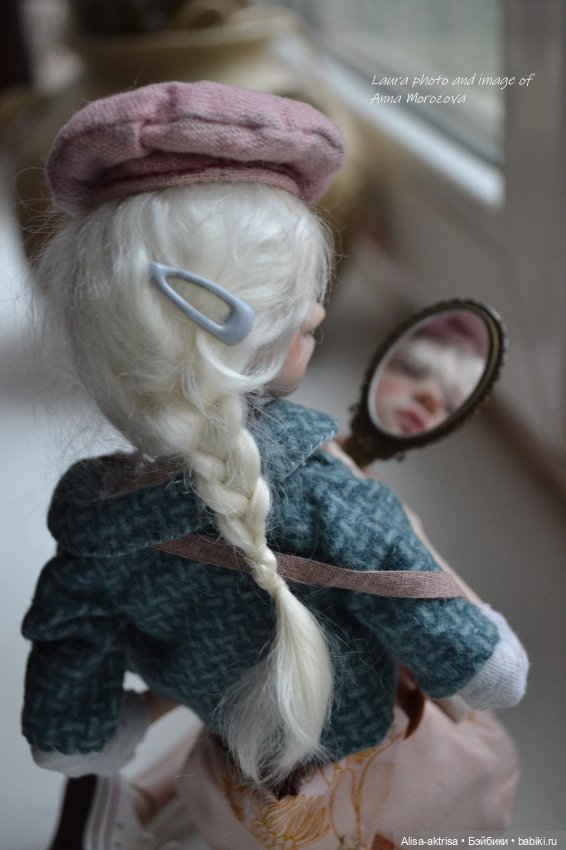 Птичка Лора - студентка музыкального училища